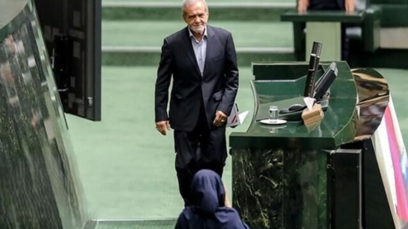 نامه ۱۰۰ نماینده به پزشکیان: به همتی کار نده