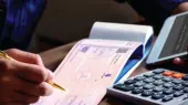 بانک مرکزی سخت‌گیری کرد؛ این افراد حالا دیگر دسته چک نمی‌گیرند!
