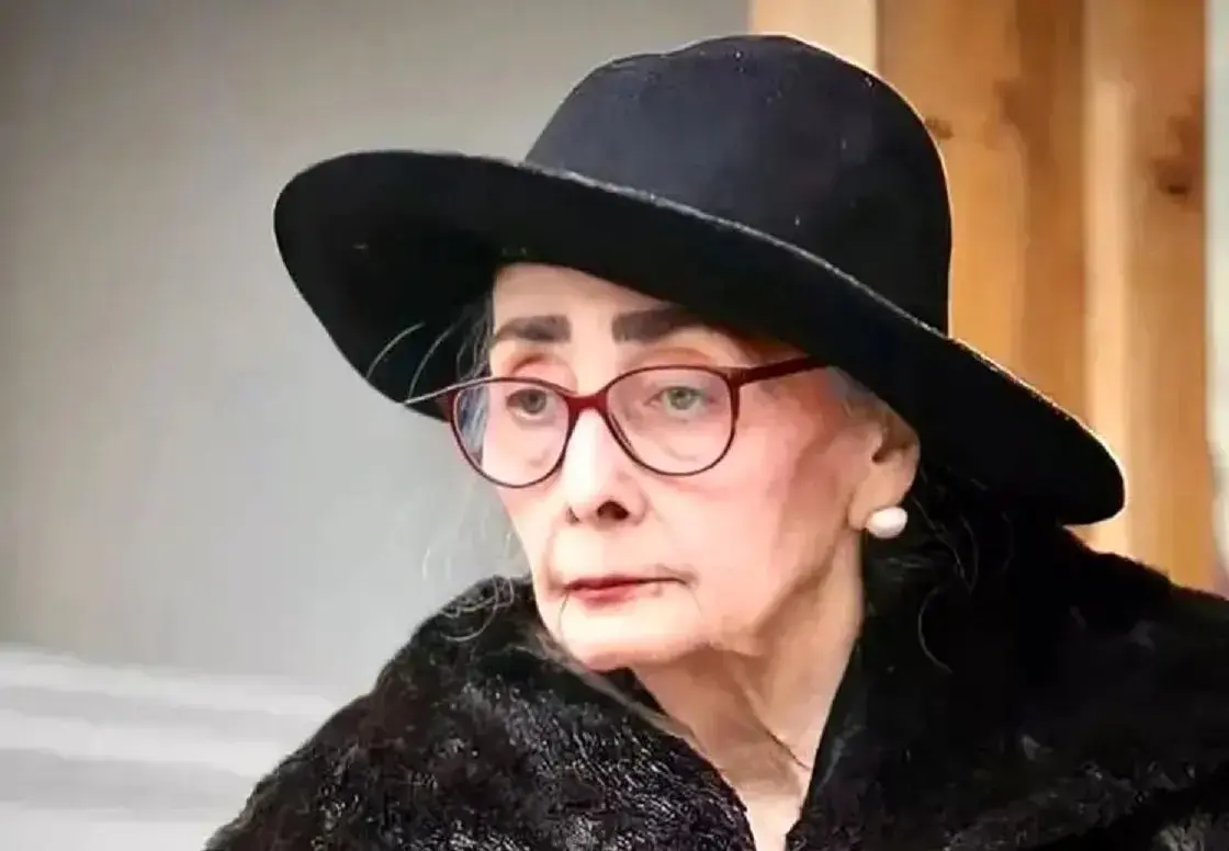 عکس| سفر در زمان؛ «کتایون امیرابراهیمی» در 32 سالگی و در پشت صحنه یک فیلم؛ سال 1350