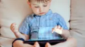 گوشی‌های هوشمند؛ عامل افسردگی کودکان!