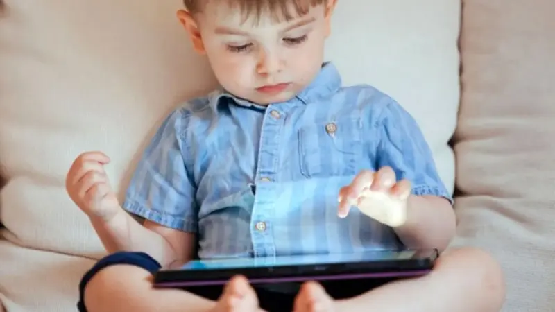 گوشی‌های هوشمند؛ عامل افسردگی کودکان!