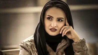 فیلم / گلاره عباسی: خانوادگی مهاجرت کردیم ولی من تنهایی برگشتم ایران چون… / مامانم بهم میگه هرکاری دوست داشتی کردی …/ من از این خوشحالم…