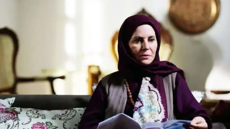 عکس/ استایل جالب گلچهره سجادیه، ماهگلِ سریال آنام در یک مراسم هنری جلب توجه کرد
