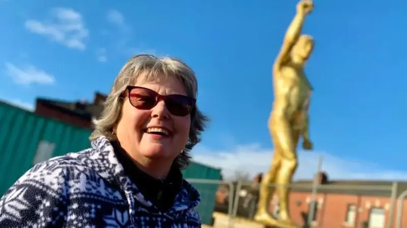 جنجال بازگشت مجسمه شورت/شورای شهر برای مجسمه شورت می‌دوزد!