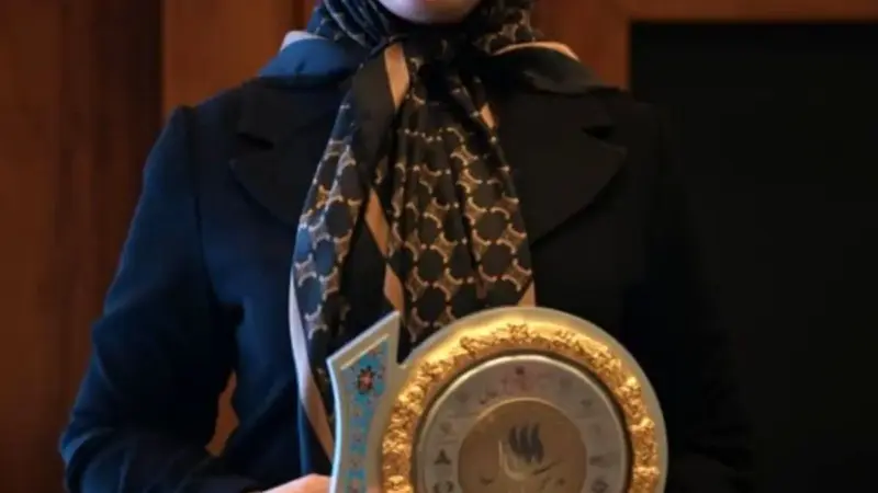 مهندس ضرغام‌زاده چگونه با مدیریت جهادی نشان عالی «مدیر سال» را در صنعت غذا کسب کرد؟