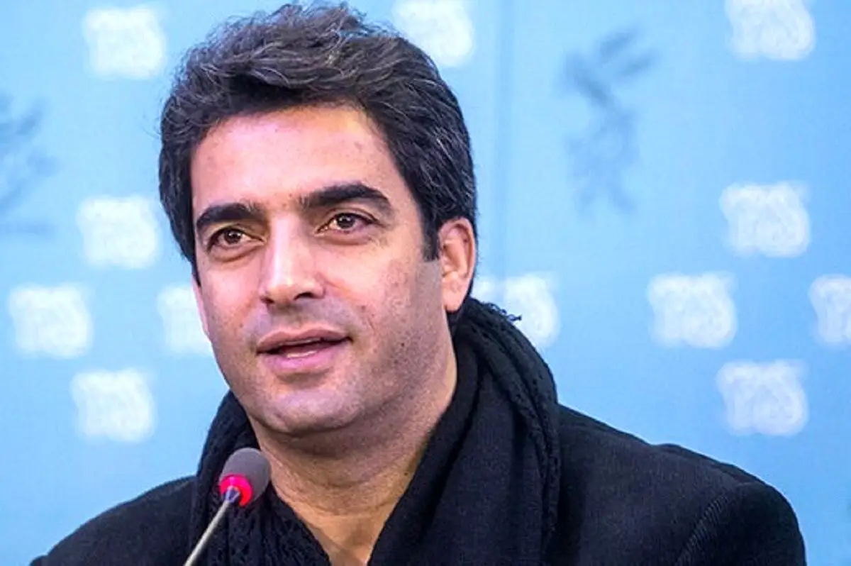 منوچهر هادی در کنار مادر و خواهران محجبه‌اش؛ ویژه از دورهمی شب یلدا - وب‌گردی