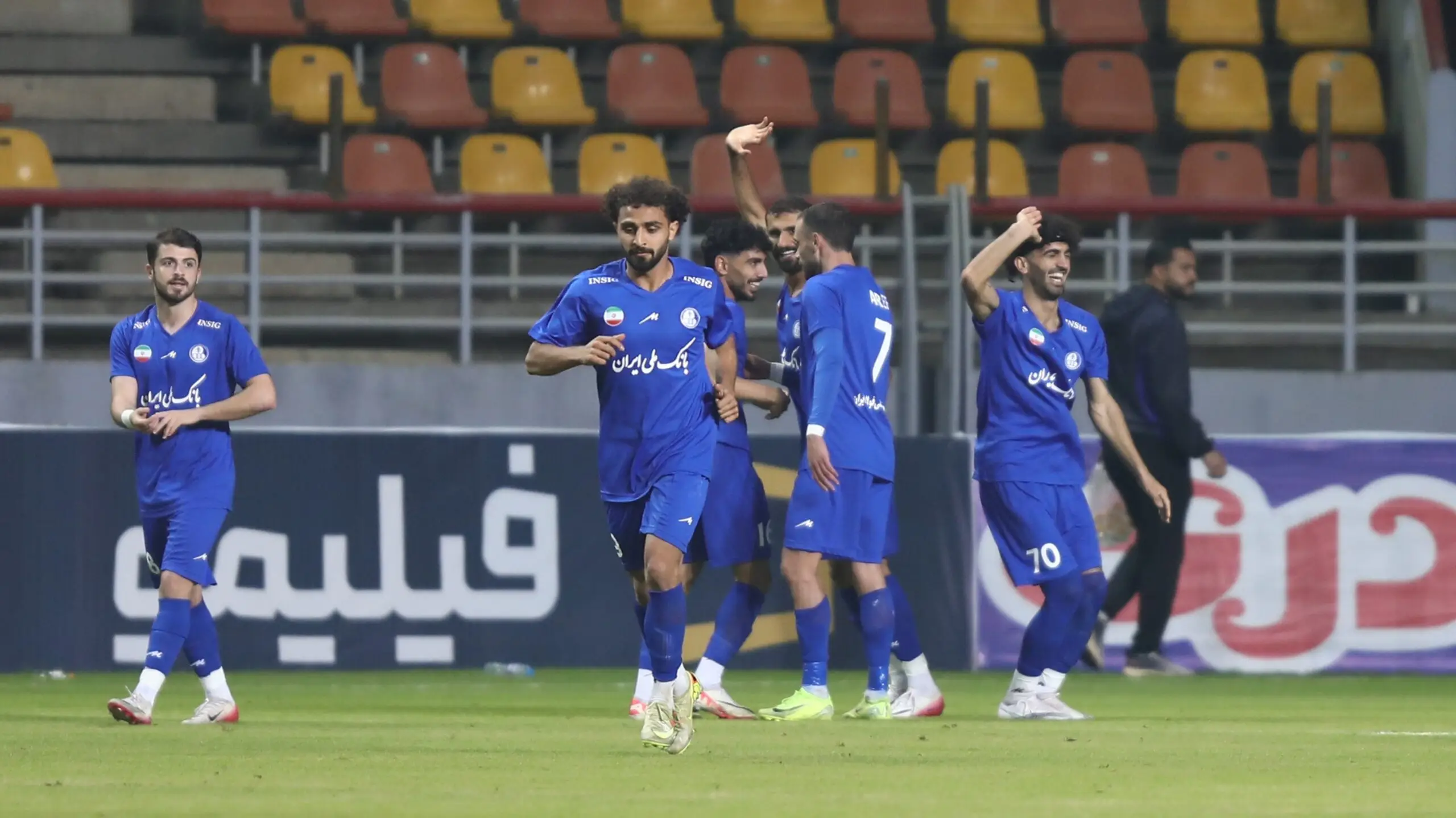 استقلال خوزستان با پیروزی شیرین ۲-۰ ذوب‌آهن، نیم‌فصل را با امید تازه به پایان رساند!