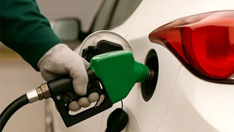 اولین تصویر از فروش بنزین سوپر وارداتی در تهران؛ قیمت نجومی و واکنش‌های جنجالی کاربران!