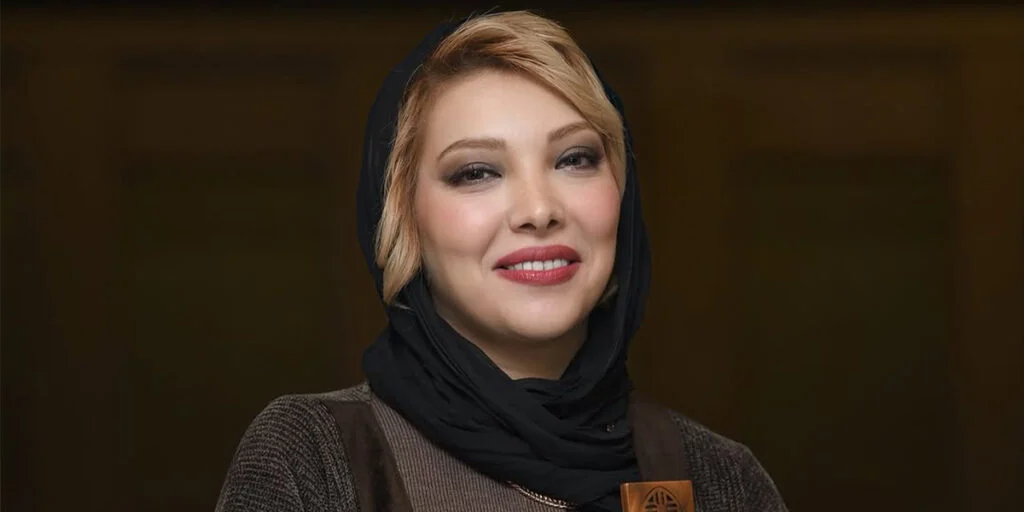 صدف اسپهبدی با تیپی زرشکی و چشم‌نواز دوباره همه را حیرت‌زده کرد!