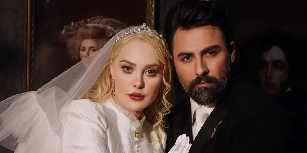 آرام جعفری و همسرش در شب یلدا با استایل‌های هماهنگ و متفاوت همه را شگفت‌زده کردند!