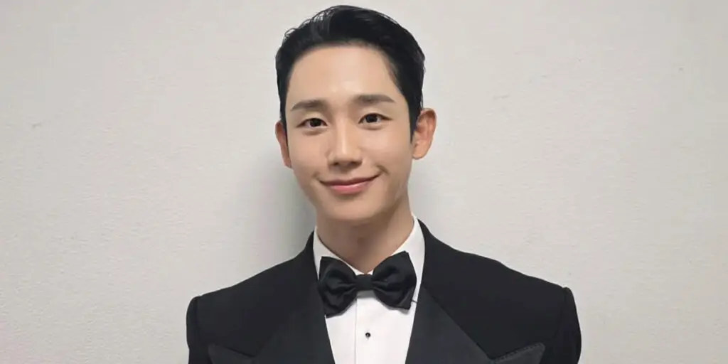 خوش‌تیپی ساده و دلنشین جونگ هه‌این در استایل کریسمسی‌اش همه را شگفت‌زده کرد!