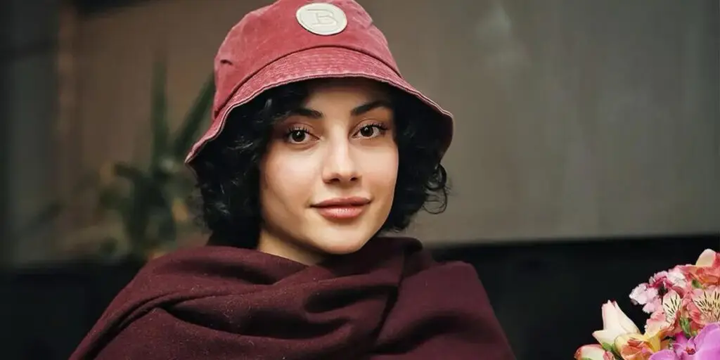 ترلان پروانه راز استایل زمستانی با رنگ سال را فاش کرد!