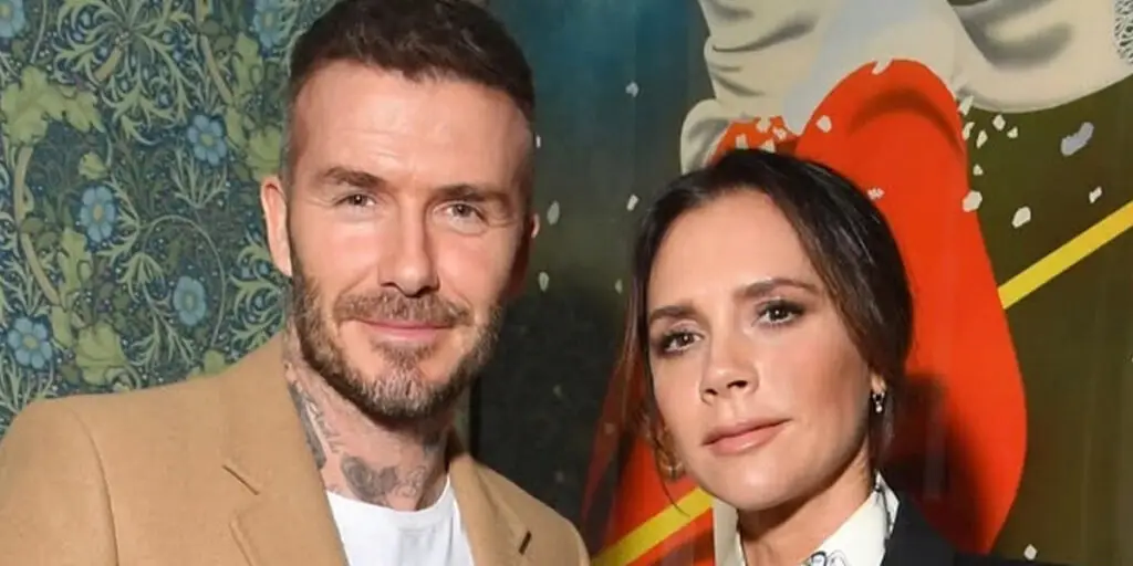 ویکتوریا بکهام کت خزدار را در عروسی به تن کرد؛ آیتم ترندی به استایل مجلسی وارد شد