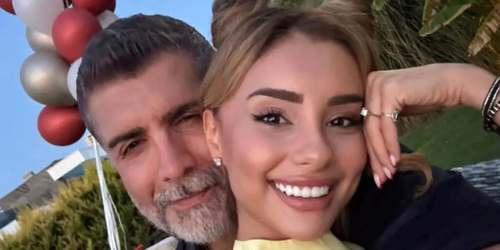 خواننده ترک و همسر ایرانی‌اش در جشن گرم و پرشور شب یلدا! تصاویر جذاب از استایل قرمز سمر دادگر