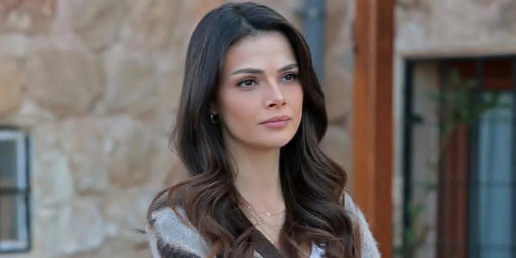 راز استایل زمستانی آلیا در «شهر دور» که هر زن ایرانی باید بداند!