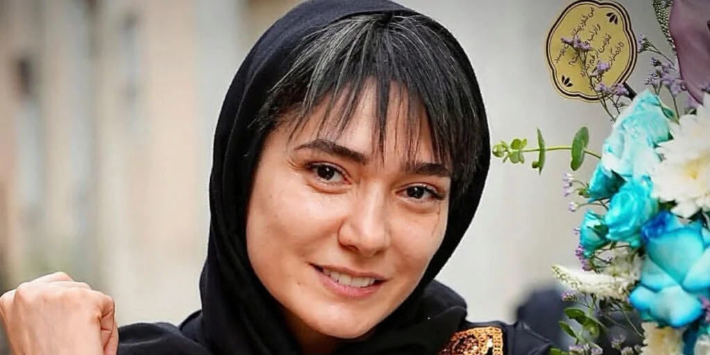 مینا وحید در اکران «آن دیگری» با بوت‌های کثیف و کت کوتاه؛ استایلی که همه را شوکه کرد!