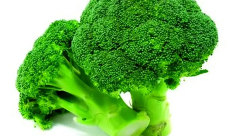 کلم بروکلی؛ طلای سبز با فواید شگفت‌انگیز و نکات مهمی که باید بدانید!