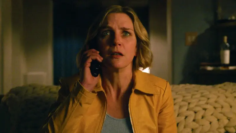 فردی به دلیل تبلیغات عجیب سریال Pluribus دچار حمله عصبی شد