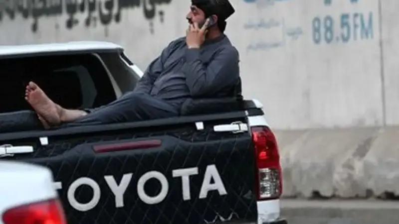 ممنوعیت تازه طالبان: زنان از ورود به زیارتگاه تاریخی سخی بازماندند!