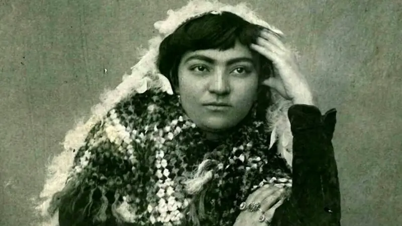 قاب تاریخ | از «دختر ناصرالدین شاه و سگش» تا «دختر مظفرالدین شاه و ندیمه‌اش»