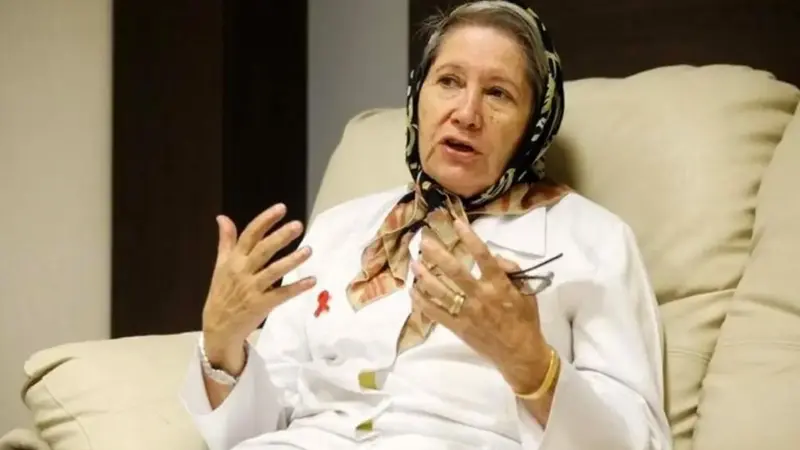 مینو محرز هشدار داد: ماسک‌های معمولی در برابر آلودگی هوا بی‌فایده‌اند؛ مردم از خانه بیرون نروند!