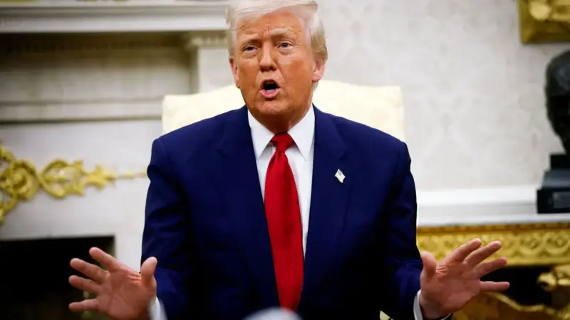 حواشی تازه: ترامپ در تصاویر جدید اپستین، واکنش جنجالی داد!