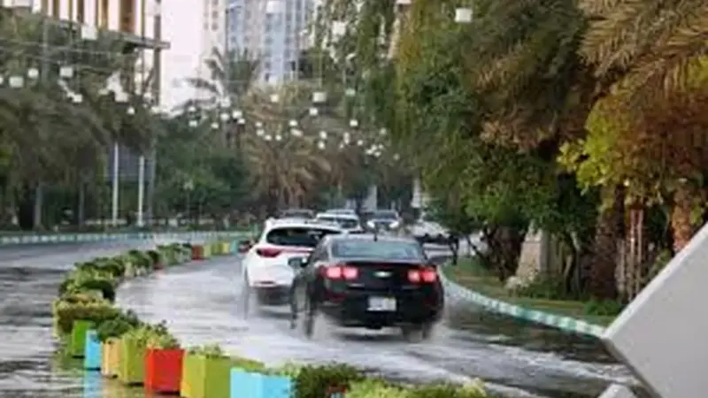 سیل بی‌سابقه کیش را در آغوش باران فرو برد؛ تصاویر تکان‌دهنده زیر آب رفتن جزیره!