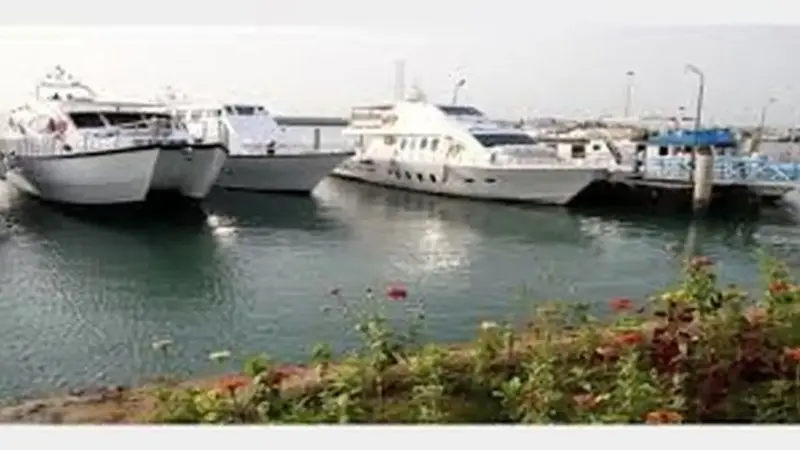 تعطیلی ناگهانی بنادر مسافربری هرمزگان به دلیل شرایط بحرانی جوی!