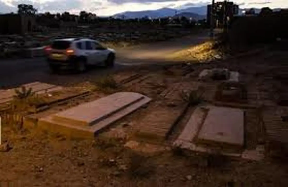 تصاویر تکان‌دهنده از تخریب قبرستان لافت پس از باران شدید!