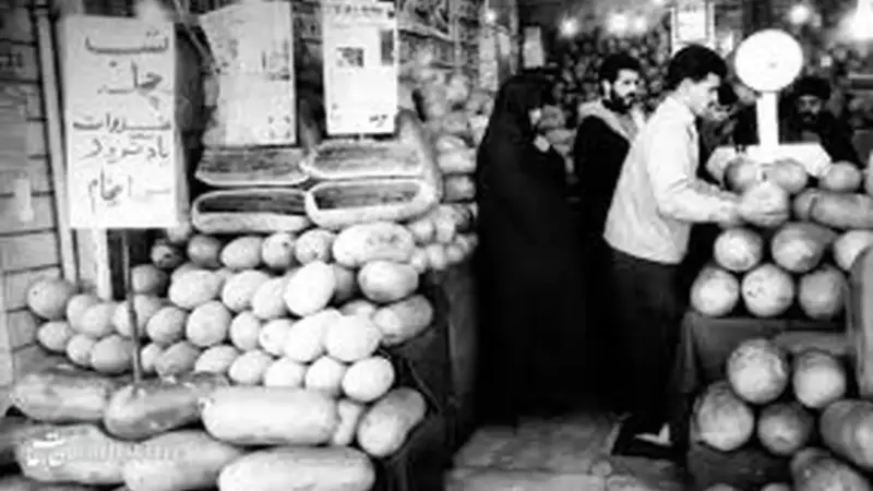 سفری شگفت‌انگیز به بازار یلدای ۶۰ سال پیش؛ عکس‌هایی که زمان را متوقف کرده‌اند!