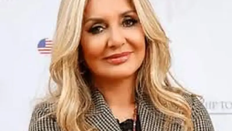 تصاویر نایاب از گوگوش در مراسم عروسی والدین رزیتا غفاری در دهه 40 که شما را شگفت‌زده می‌کند!