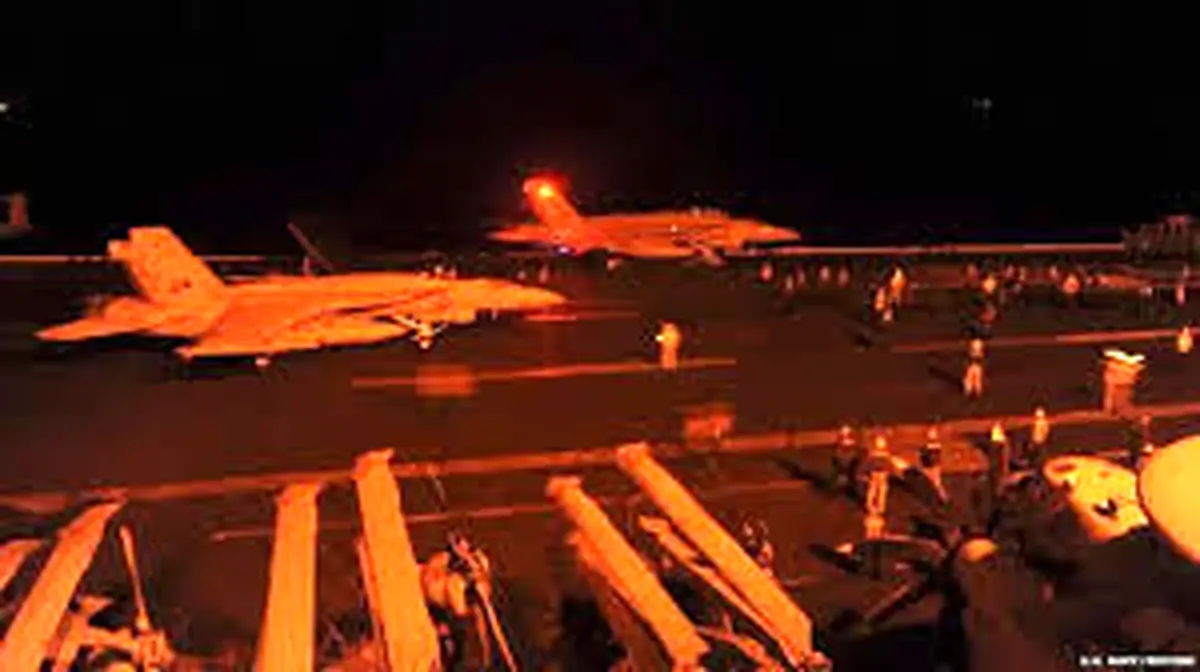 وزارت جنگ آمریکا ویدئویی از لحظه شلیک موشک‌های تاماهاک در حمله به مواضع شاخه آفریقایی گروهک داعش در نیجریه منتشر کرد