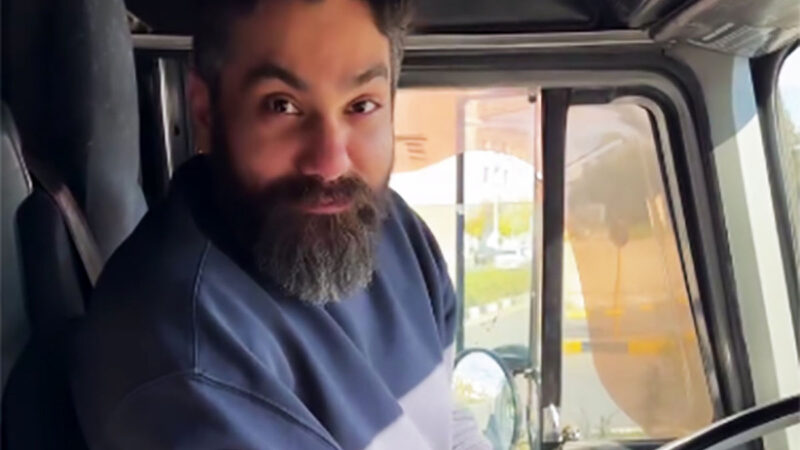 علی زندوکیلی با ماشین سنگین در سالگرد پدرش چه کرد؟ ادای احترامی که همه را تحت تاثیر قرار داد!