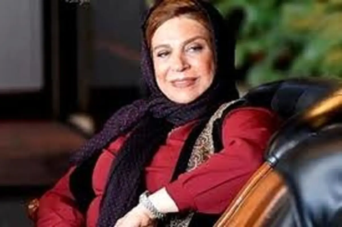 سفر زمان؛ «گوهر خیراندیش» در کنار «گوگوش» در حال تماشای یک تئاتر