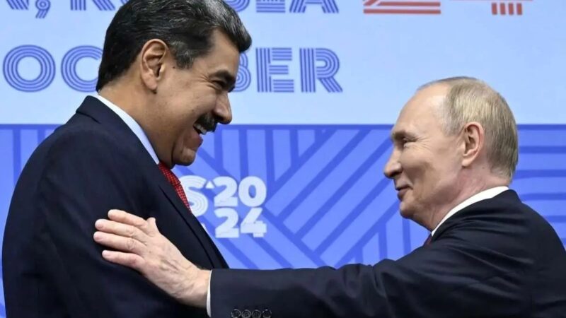 پوتین در تماس تلفنی با مادورو، حمایت قاطع روسیه از ونزوئلا را اعلام کرد