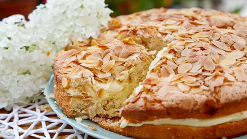 کیک زنبوری آلمانی؛ دسر سه لایه‌ای با طعم بی‌نظیر عسل و بادام که شما را شگفت‌زده می‌کند!