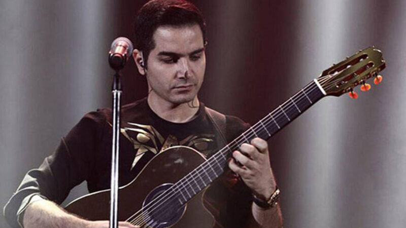 واکنش جالب محسن یگانه به پاره شدن سیم گیتار وسط کنسرت شیراز