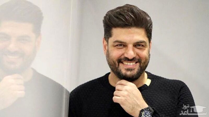 عکس لو رفته از شنا کردن سام درخشانی با عینک آفتابی و کلاه با خنده های شیطنت آمیزش
