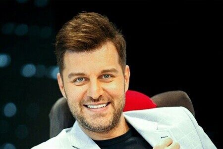 ژست رانندگی خاص و جوان پسند باربد بابایی داخل ماشین لوکس و گرانقیمتش+عکس/ ولی عجب رنگ خاصی داره😍