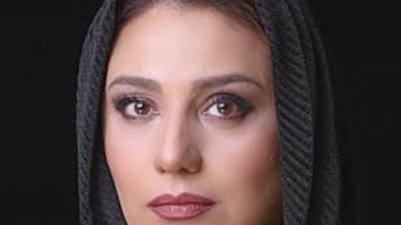 چیدمان شیک مبلمان لاکچری و خوش رنگ خانه مدرن شبنم مقدمی/ آینه کنسول، شمعدونی کریستالی، تابلو هنری، گل و گیاه آپارتمانی خاص و  دکوری های عتیقه خانم بازیگر باسلیقه 👌