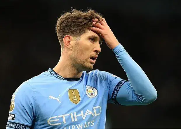 درخت کریسمس ستاره سیتی را مصدوم کرد!