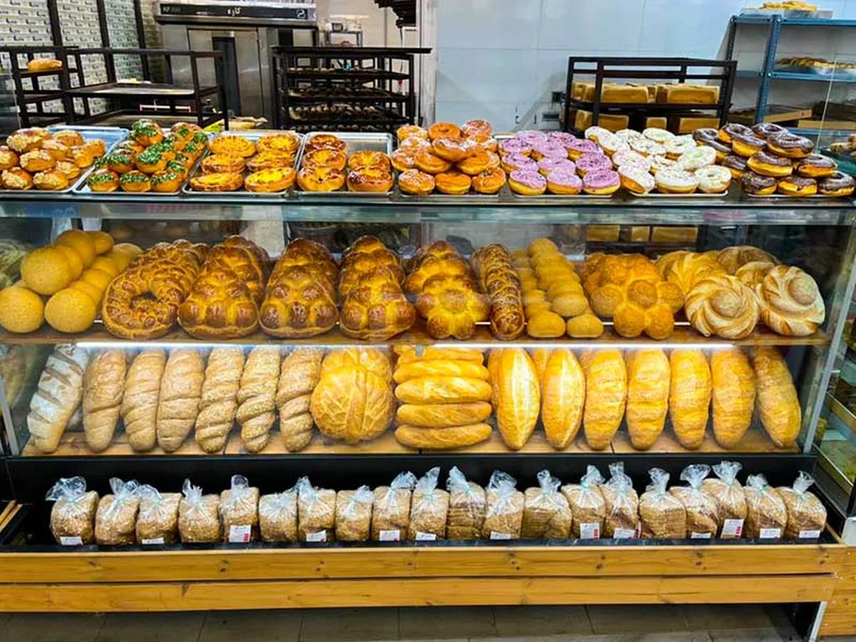 ویترین لاکچری نان‌فروشی در تهران که همه را شگفت‌زده کرد - وب‌گردی