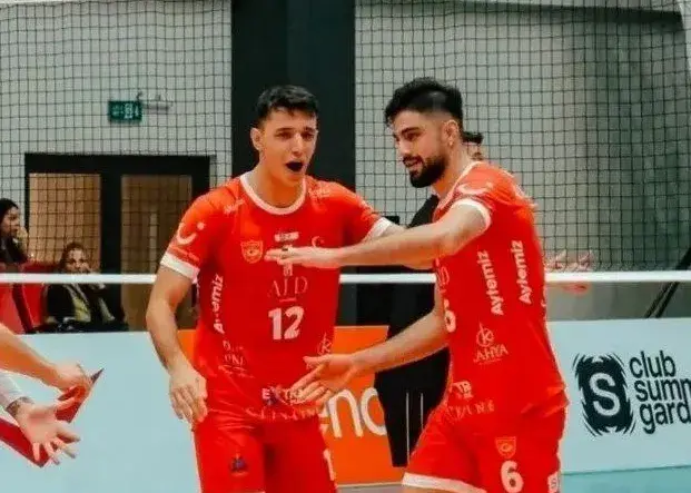 فاصله عجیب بردیا سعادت با ستاره اول لیگ والیبال ترکیه؛ رقابت نفس‌گیر اما نامتقارن!