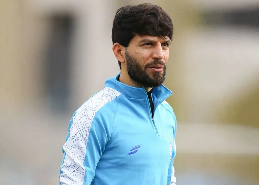 ماشاریپوف با تصاویر هوش مصنوعی روی دستان هواداران استقلال به آزادی بازگشت!