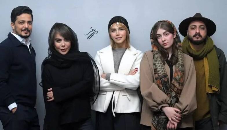 استایل متفاوت و جذاب بازیگران جوان در پشت صحنه نمایش «جشن» که همه را شگفت‌زده کرد!