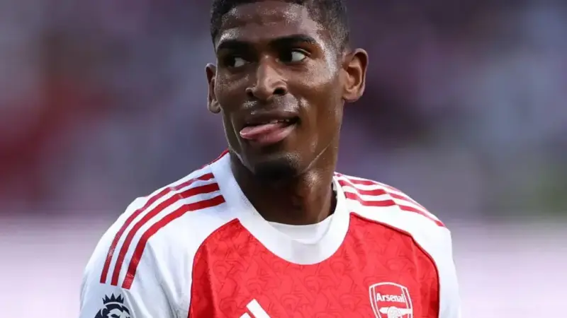 مصدومیت سنگین مدافع جوان آرسنال؛ سال ۲۰۲۵ برای او تمام شد!