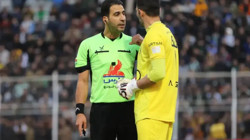 تذکر عجیب داور به آدان در میانه بازی؛ چرا گلر استقلال متوقف شد؟