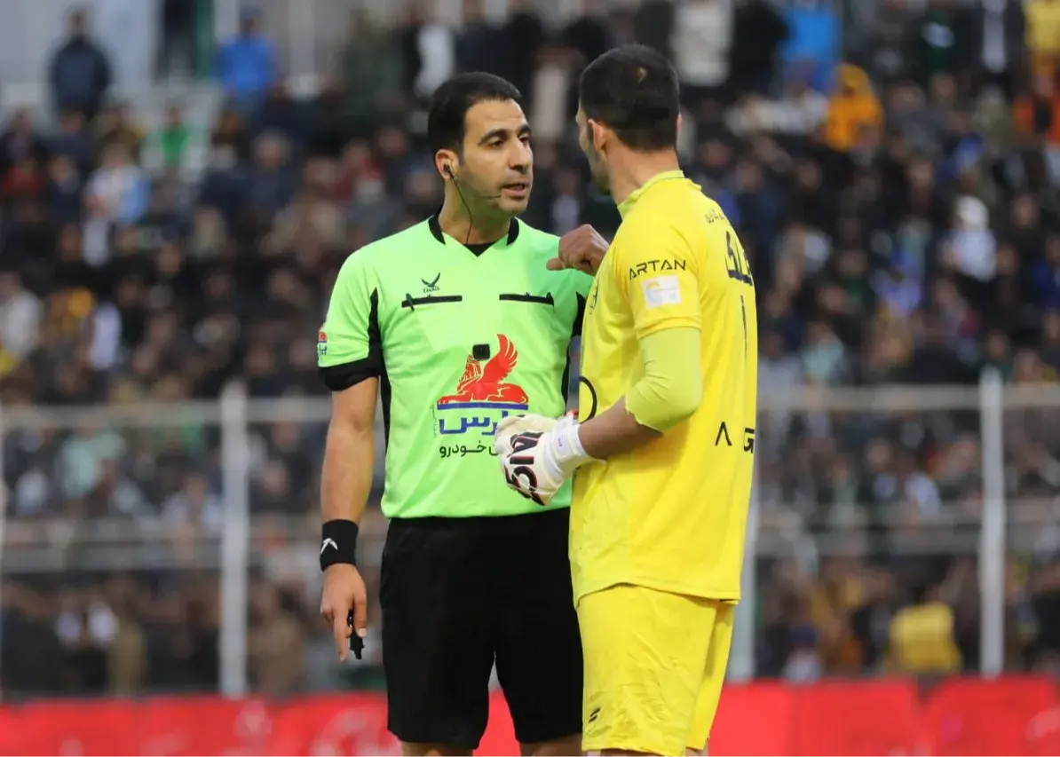 تذکر عجیب داور به آدان در میانه بازی؛ چرا گلر استقلال متوقف شد؟