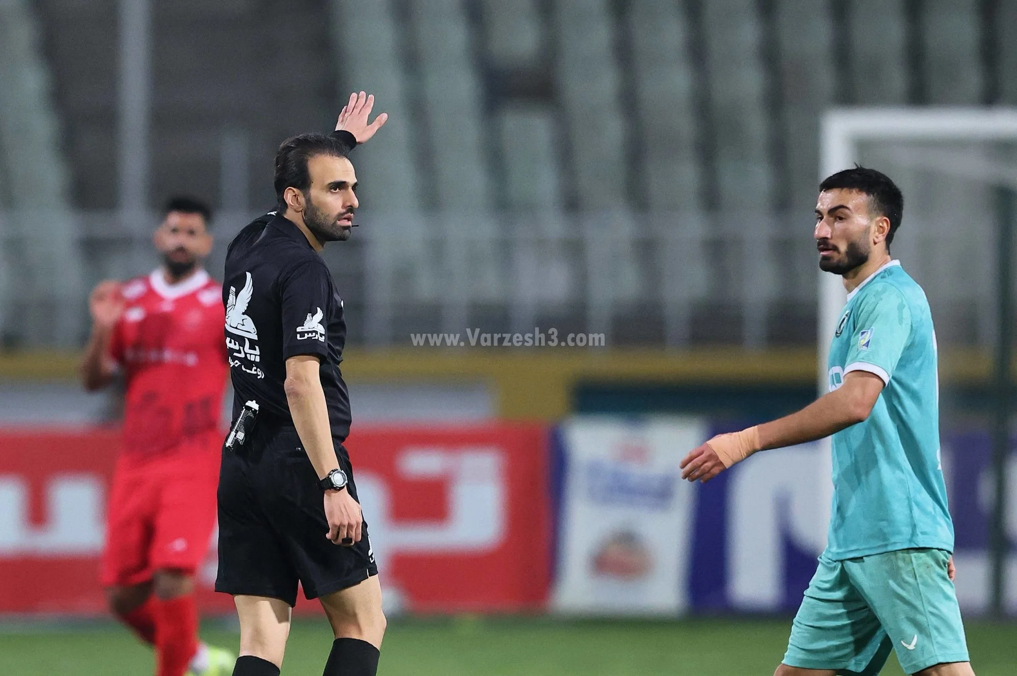 بازنشسته داوران با تندی پنالتی بیفوما را زیر سوال برد؛ جنجالی که همه را شوکه کرد!