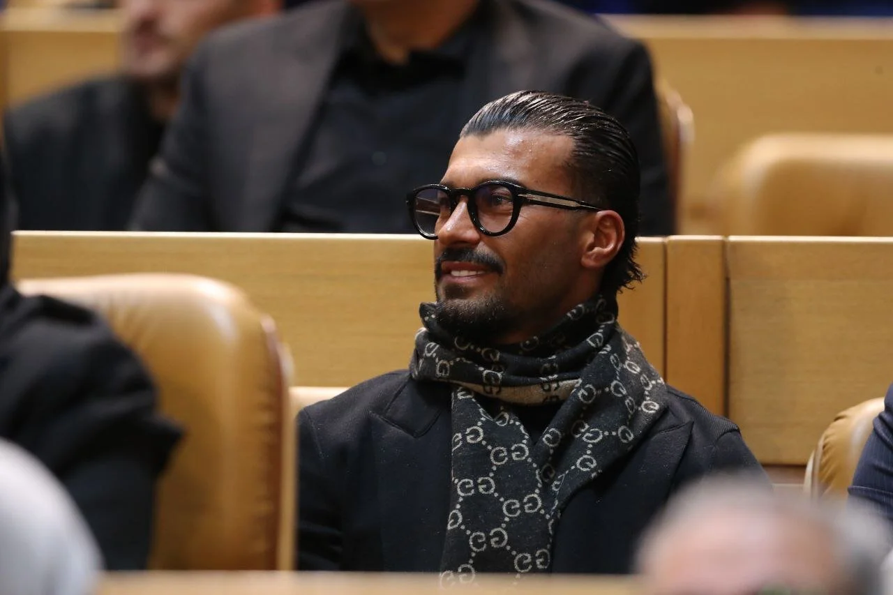 سلفی جذاب و متفاوت رامین رضاییان با بانوان هندبالیست استقلال که همه را شگفت‌زده کرد!